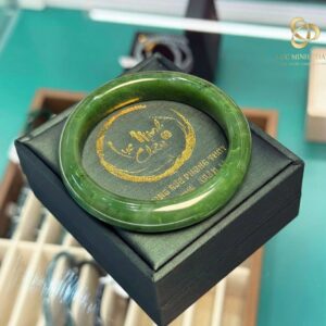 Ngọc bích nguyên khối thanh lịch