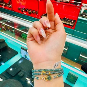 Vòng lam ngọc cúc charm hồ ly vàng 18K